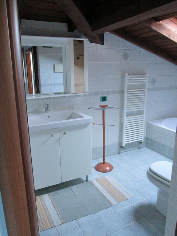 La Casa Del Borgo Bed & Breakfast Brissago-Valtravaglia Bilik gambar