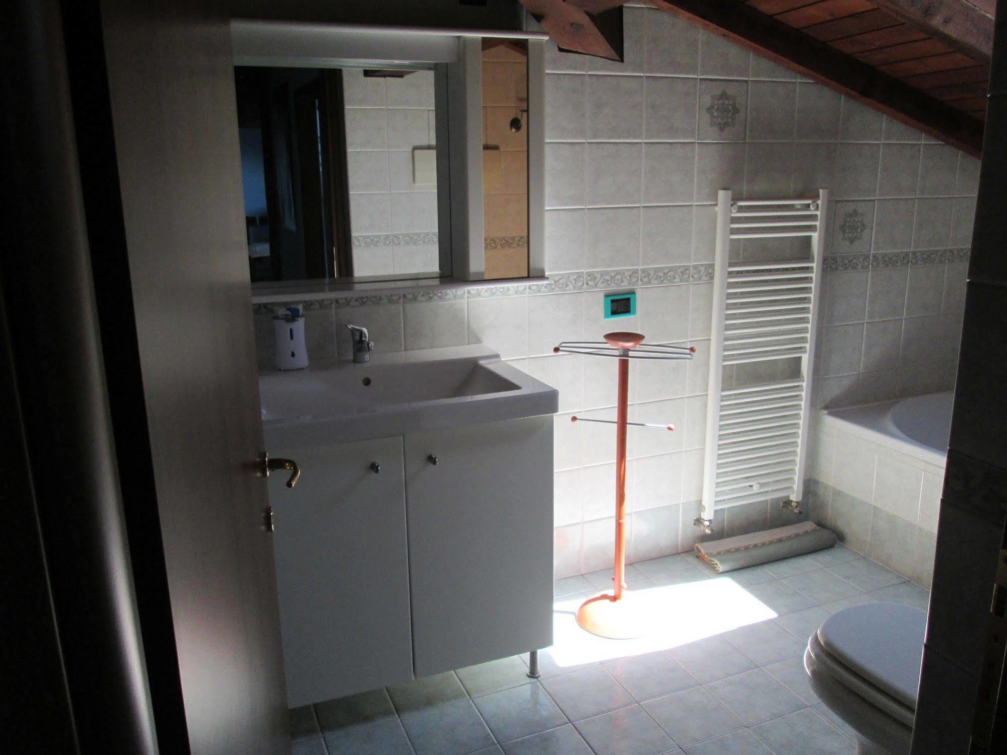 La Casa Del Borgo Bed & Breakfast Brissago-Valtravaglia Luaran gambar
