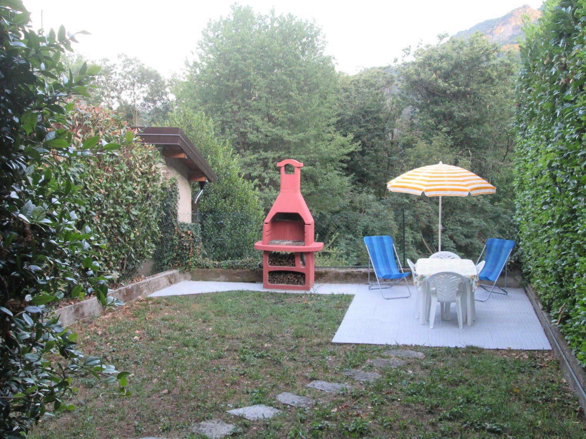 La Casa Del Borgo Bed & Breakfast Brissago-Valtravaglia Luaran gambar